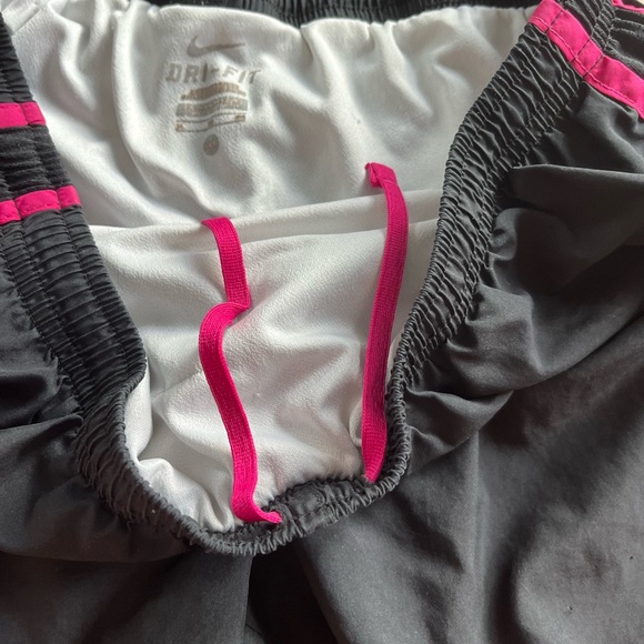 (287) PINK NIKE SHORTS - Picture 4 of 7